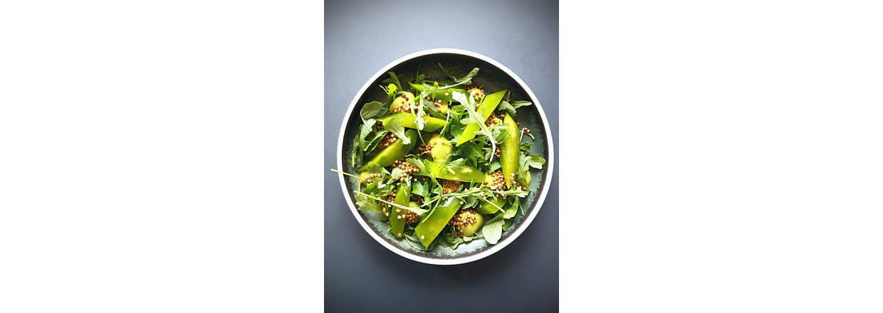 Sommersalat - Salat af komprimeret agurk, estragon, rucola og puffet perlebyg
